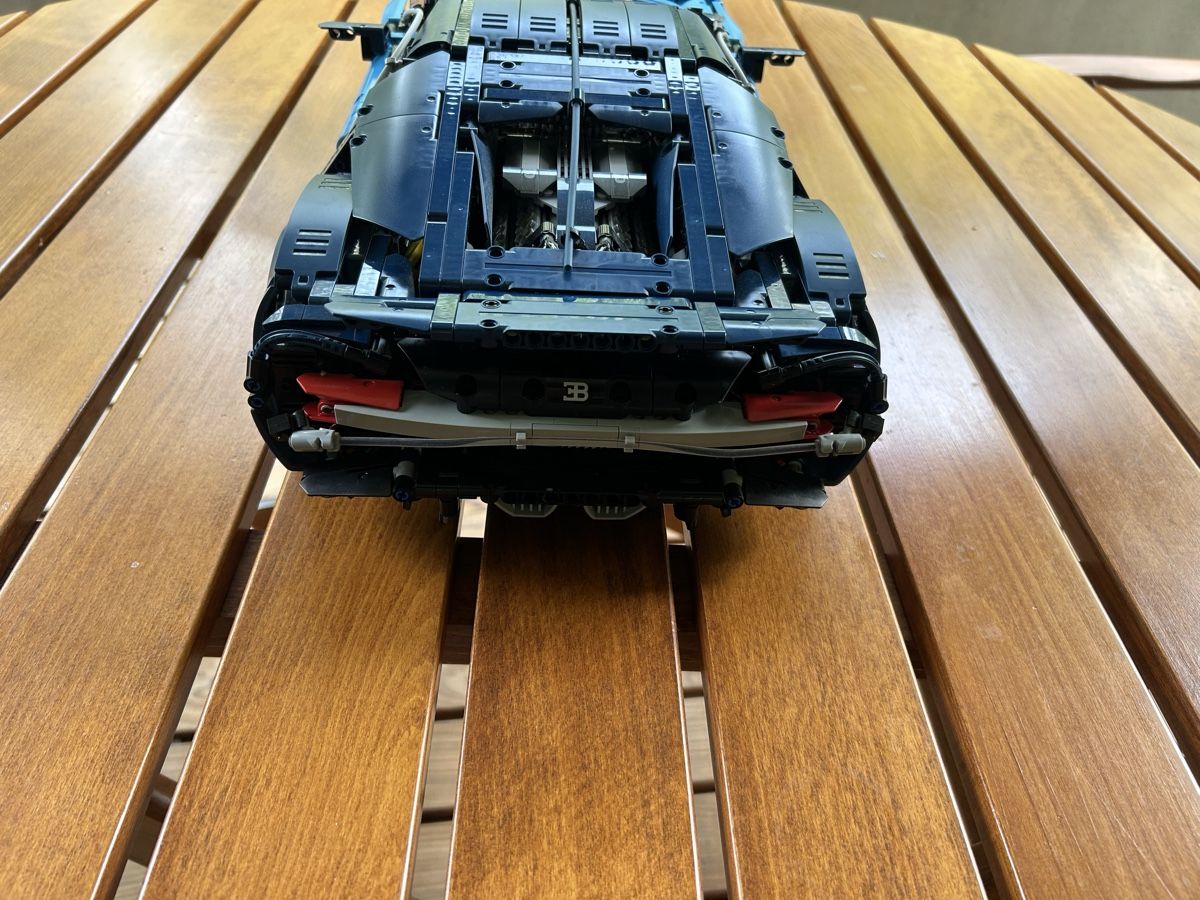 Lego Giocattoli: LEGO Technic Bugatti Chiron 42083 + custom LED light kit – Usato da Zürich venduto da giovi321 4