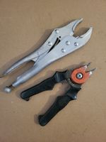 Zwei Zangen: Gripzange und Magschweisszange