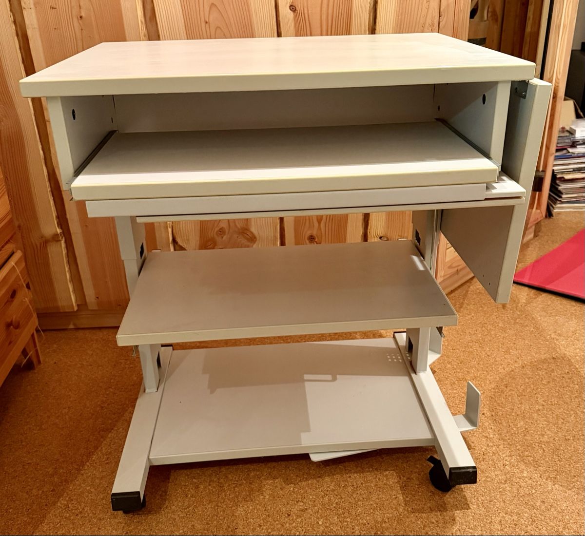 Scrivanie: Rollbarer Computertisch mit Auszug, Top Zustand! – Usato da Domat/Ems venduto da 7013Carrera 1