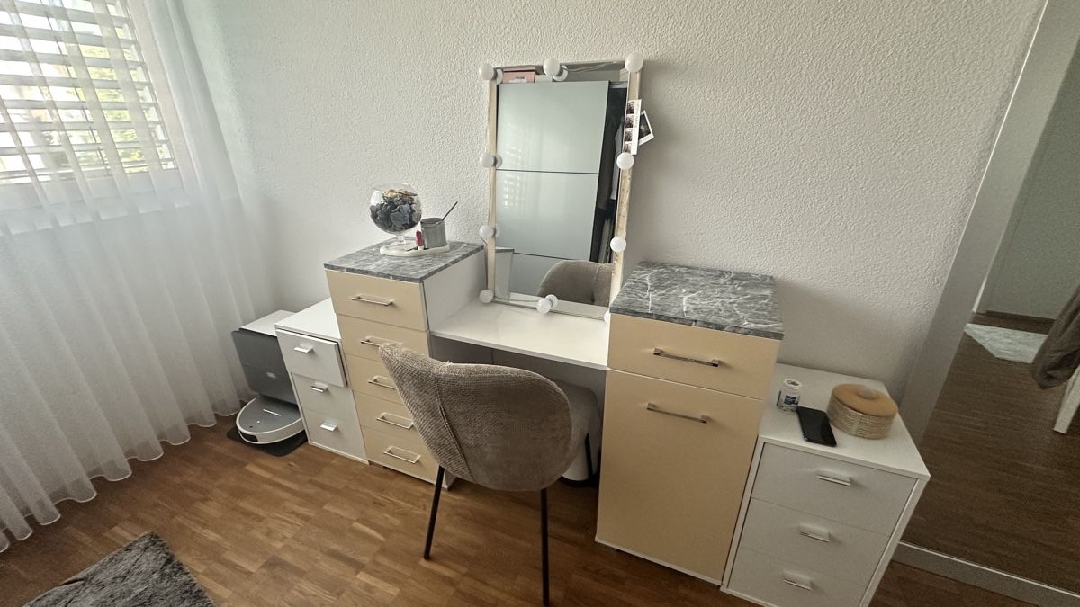 Schminktische: Schmicktisch von Otto + 2 Nachttische – Gebraucht aus Romanshorn von tin_k9vg 2