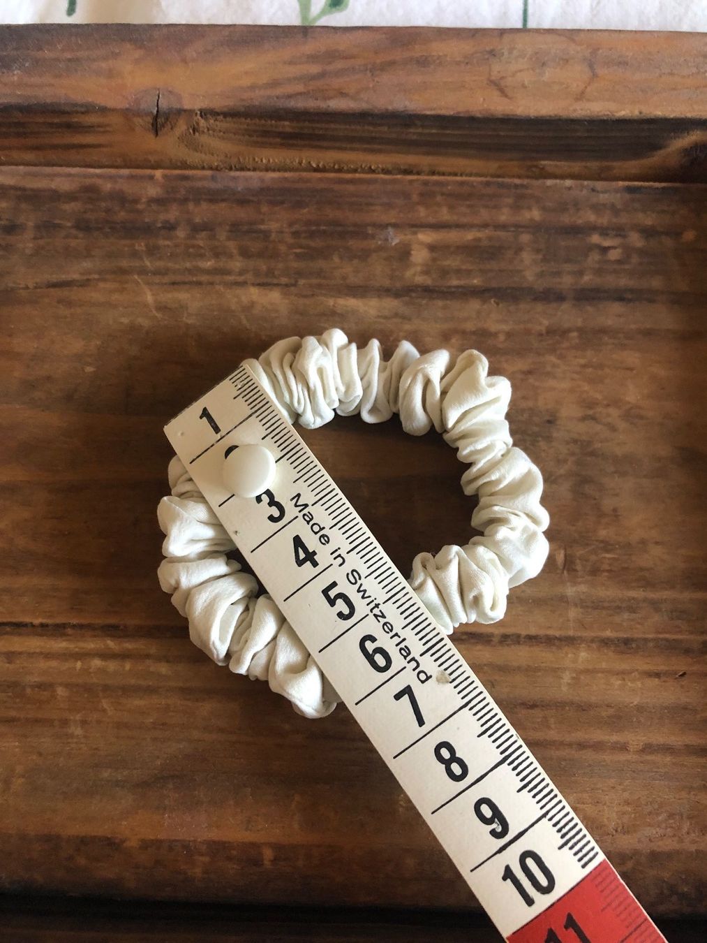 Accessori per capelli: Chouchou en 100% soie crème Scrunchie – Usato da St-Aubin FR venduto da Tiweety 2