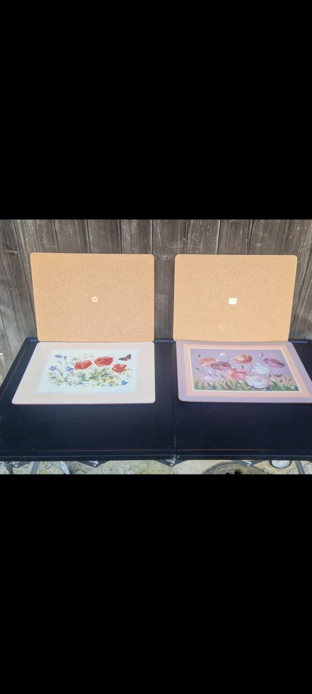 Set di tavolo e panche: 2 Set Platzdeckchen a 4 Stück Tischset mit Blumenmotiv – Usato da Niederlenz venduto da DaveDasWahnsinn