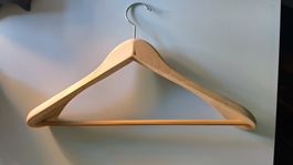 4 Kleiderbügel Holz natur mit Stange