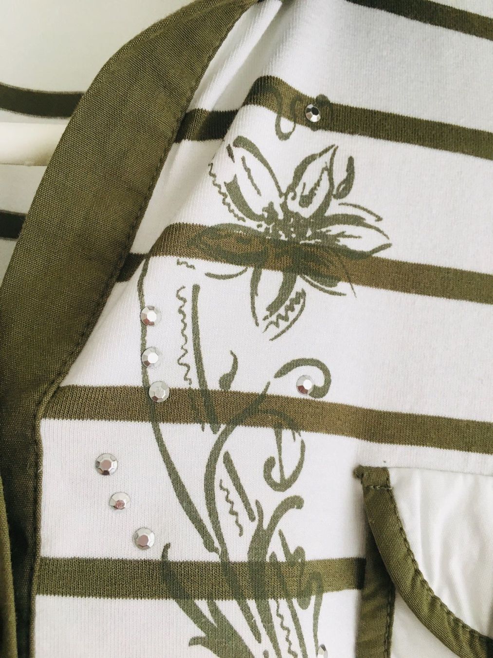 Magliette Polo: Neuwertiges Poloshirt weiss-olive – Usato da Bern venduto da Smile-2707 3