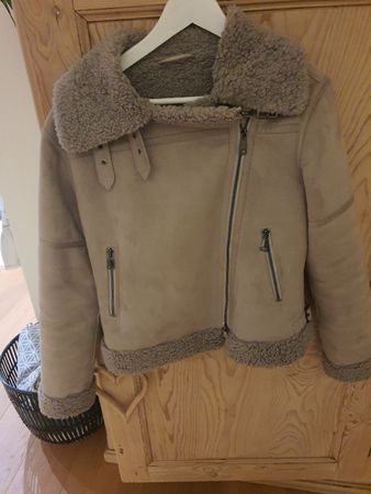 Trendige Winterjacke im Pilotenstil, Grösse 36, Top Zustand!