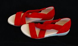 Neue, rote Wildleder-Sandalen, Gr. 36