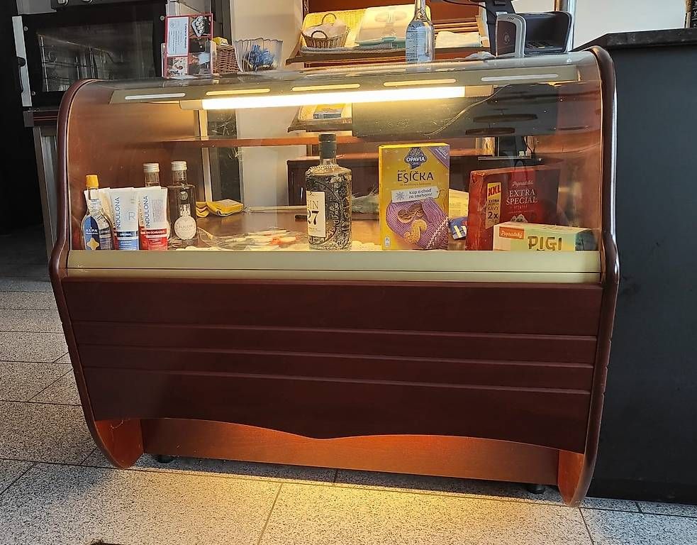 Allestimento di negozi e stand fieristici: Kassentisch mit Vitrine und LED neuwertig – Usato da Herisau venduto da DVP 1