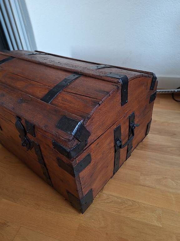 Cassapanche: Coffre, malle très ancienne – Usato da Pully venduto da cz39ans 4