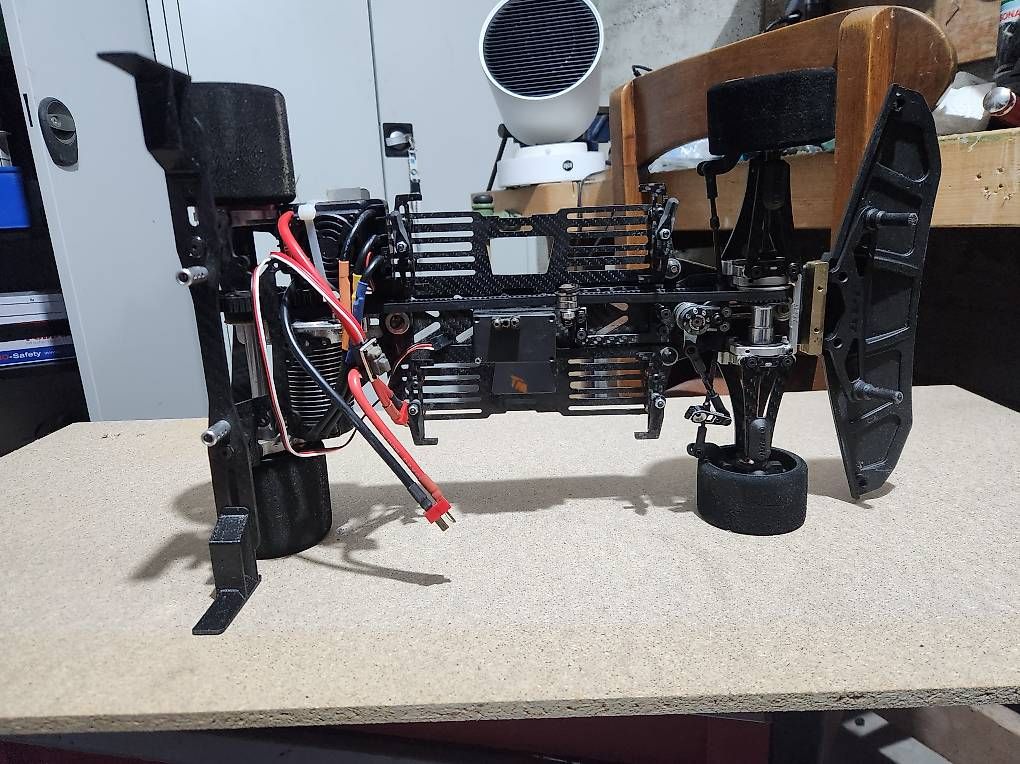 Modellismo RC: Voiture télécommandé Buri Racer 1/8 – Usato da Renens VD venduto da aligrapefruit 2