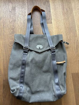 Tote (Rucksack) von QWSTION (grau)