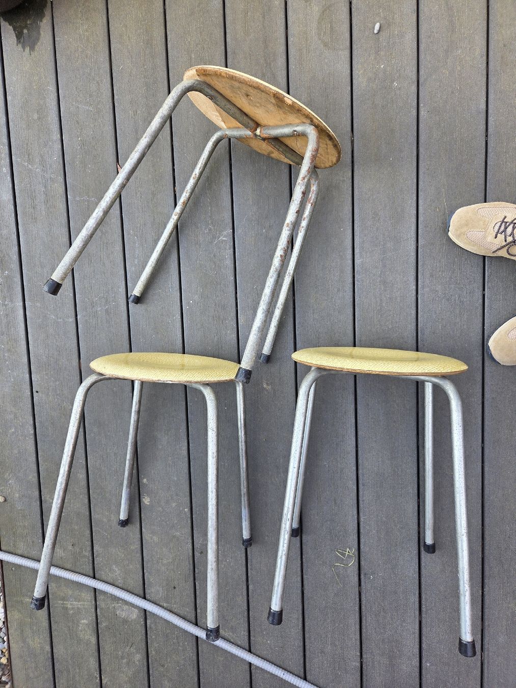 Sgabelli: Vintage Hocker Set, 3 Stk. Gelb, Retro Design – Usato da Rickenbach SO venduto da Bytebull 6