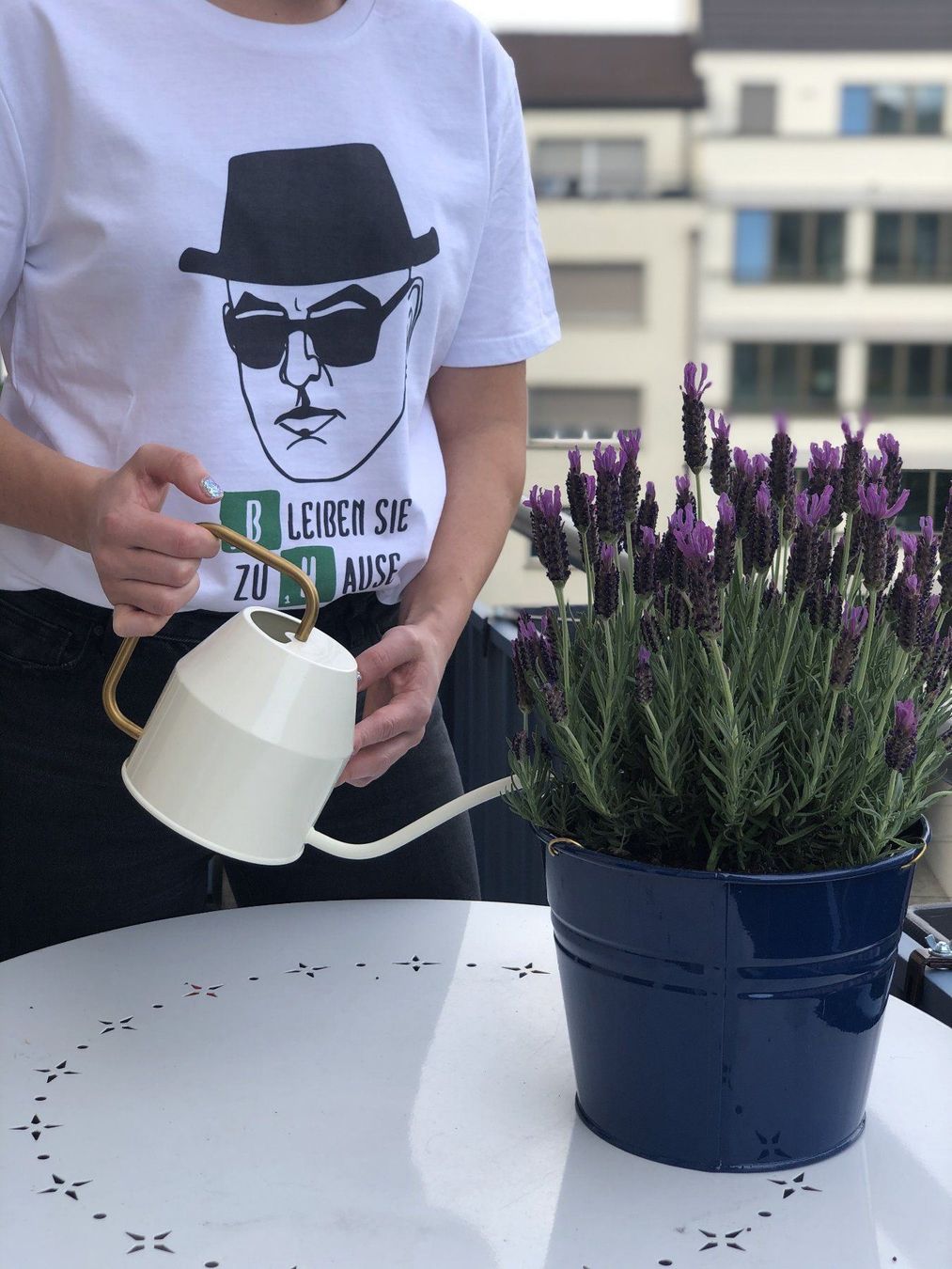 Altro in  Abbigliamento & Accessori: Dein "Bleiben Sie zu Hause" Shirt ist da – Nuovo e nell'imballaggio originale da Zürich venduto da Green_Jazz 1