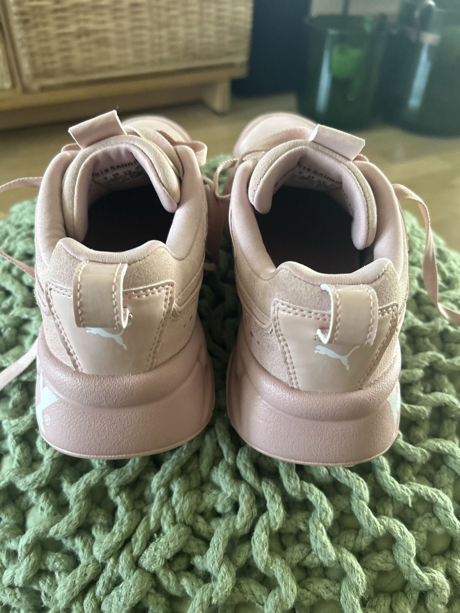 Puma Scarpe da donna: Hello Kitty Sanrio Sneaker/Puma Nova 2 – Nuovo (secondo la descrizione) da Aarberg venduto da lep_qc92 6