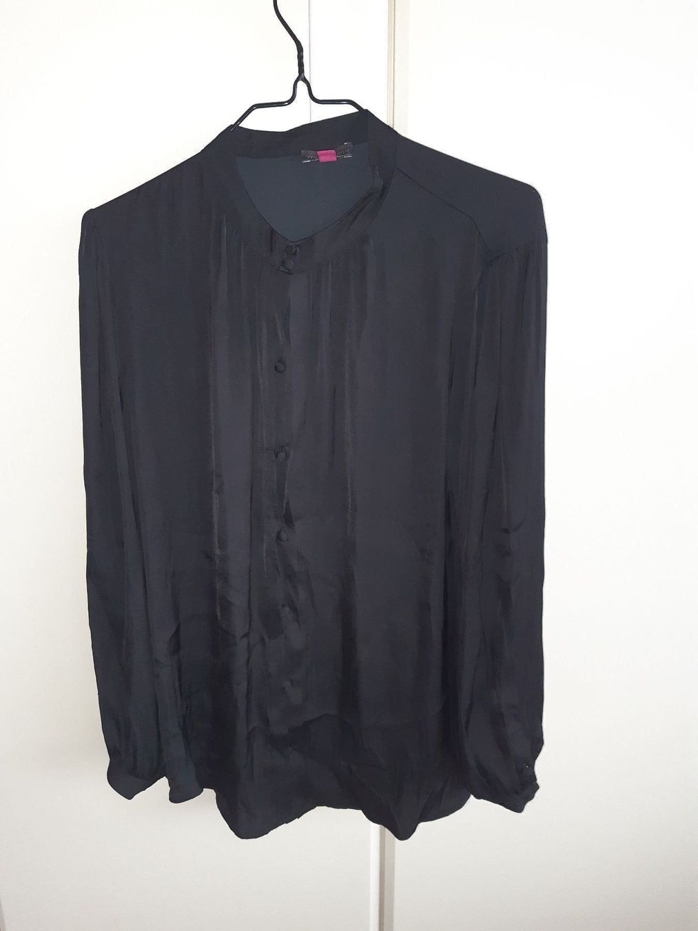 Camicette: VINCE CAMUTO - Blouse noire brillante – Nuovo (secondo la descrizione) da Cressier - NE venduto da bloomydays 1