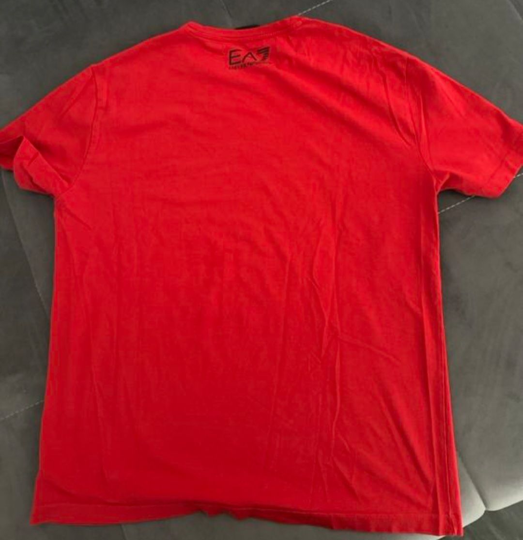 Armani T-shirt: Armani Tshirt Rot – Nuovo (secondo la descrizione) da neuhausen am rheinfall venduto da Tadeuss 2