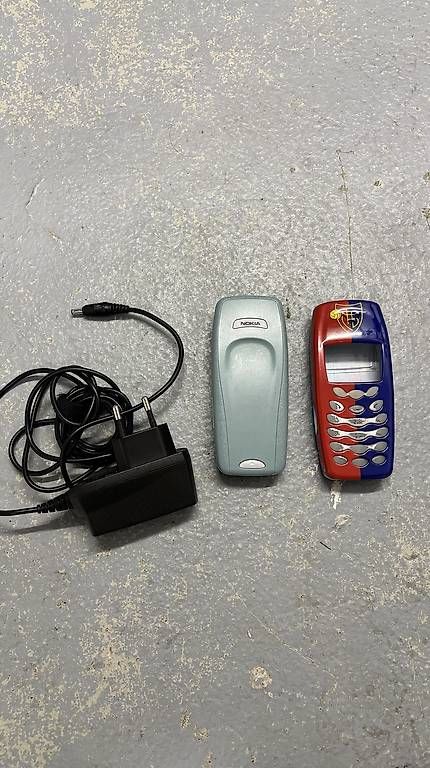 Nokia Telefoni cellulari / Smartphones: Nokia 3410 mit FCB Handyhülle – Usato da Olten venduto da Friiheit 2