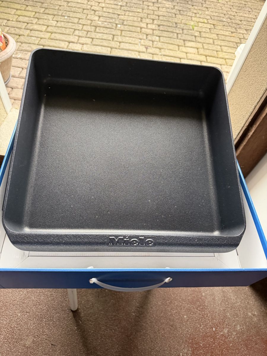 Miele Töpfe: Miele Gourmet Bräter, mit Deckel – Neu und originalverpackt aus Horriwil von Joseph24