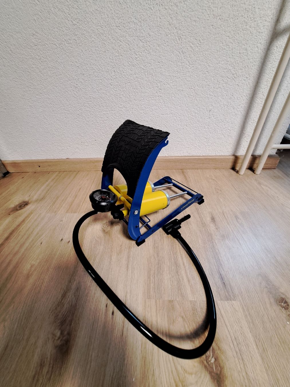 Pompe & Parti di ricambio: Goodyear Fusspumpe ab 1.- CHF !! – Usato da Olten venduto da Eden_19901