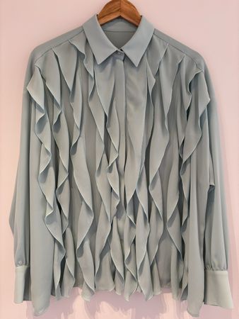 Elegante Rüschenbluse in Blau-Grau
