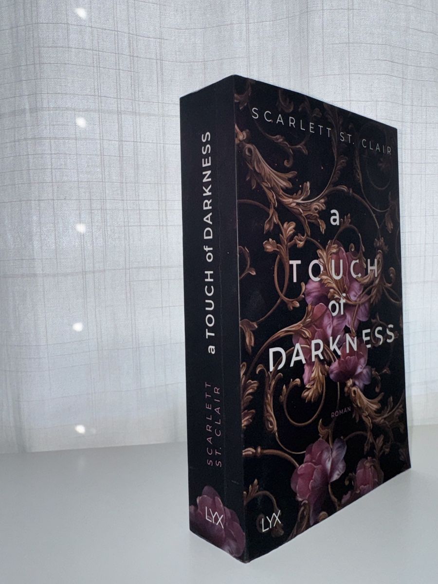 Libri: A Touch of darkness - Scarlett St. Clair – Usato da Giffers venduto da sahla 1