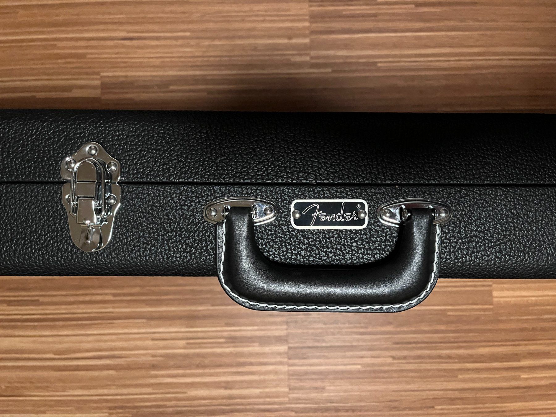 Supporti per strumenti musicali & leggii: Fender Guitar Display Case Schwarz – Nuovo (secondo la descrizione) da Zürich venduto da die_hm7l 5