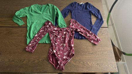 Damen Langarmshirts 3er Set grün blau geblümt Grösse XS