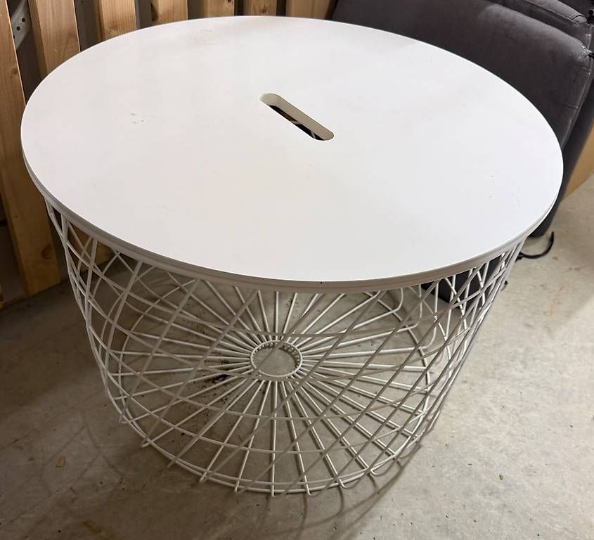 Tavoli: IKEA Korb/Beistelltisch weiss – Usato da Tägerwilen venduto da ron_zzr5