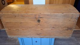 Truhe Kiefer Massivholz antiker Stil mit Schloss