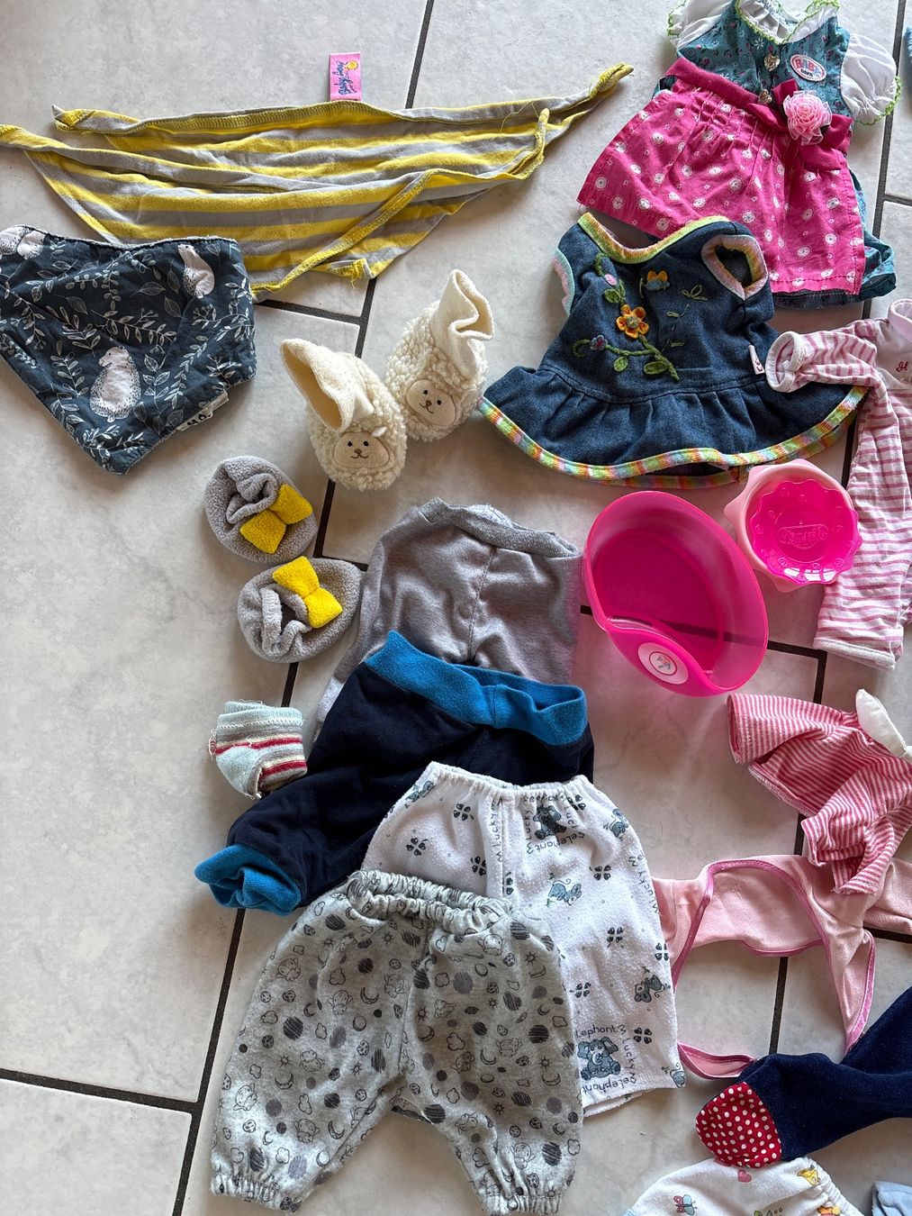 Poupées: Puppenkleider Sammlung – D'occasion à Nottwil par wasserlufterde 4