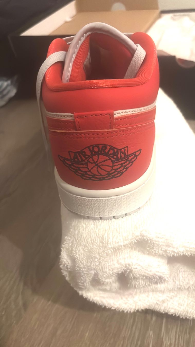 Jordan Herrenschuhe: Jordan Low SE 190.- Chilli class off collector – Neu und originalverpackt aus Lausanne von 1st_ym6p 1