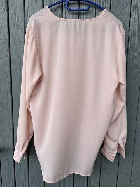 Blusen: Langärmlige pastellrosa elegante Bluse – Gebraucht aus Ottikon von lo99 1