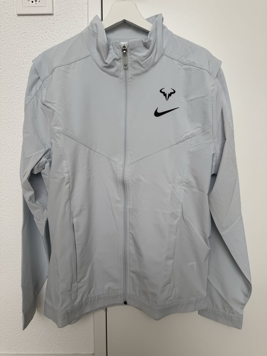 Nike Giacche: Nike Rafa Nadal Dri-Fit Jacke grau L – Nuovo (secondo la descrizione) da Maisprach venduto da jokoundklaas