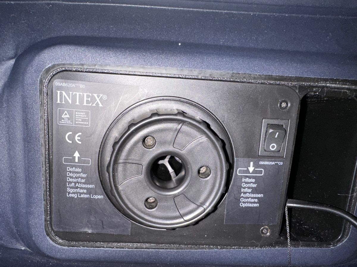 Matratzen: Intex Luftbett mit Pumpe Modell AP620A – Gebraucht aus Lufingen von swissmex21 2