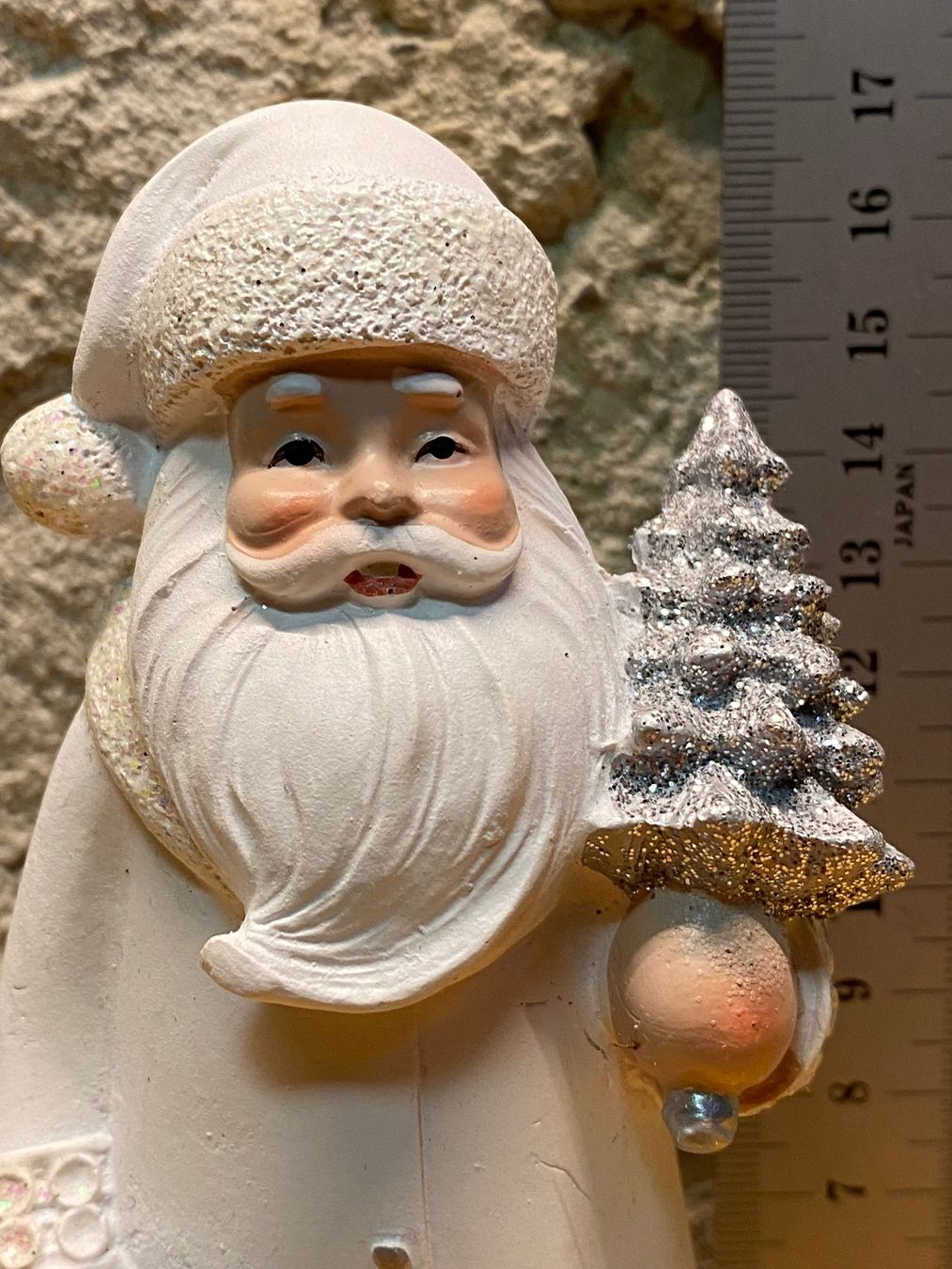 Alle Dekorationen: Weihnachtsmann aus Gips mit Weihnachtsbaum, 19 cm – Gebraucht aus St.Gallen von kingsamas 1