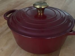 Le Creuset Gusseisen Bräter Garnet 20 cm / NP: 315.- Fr.