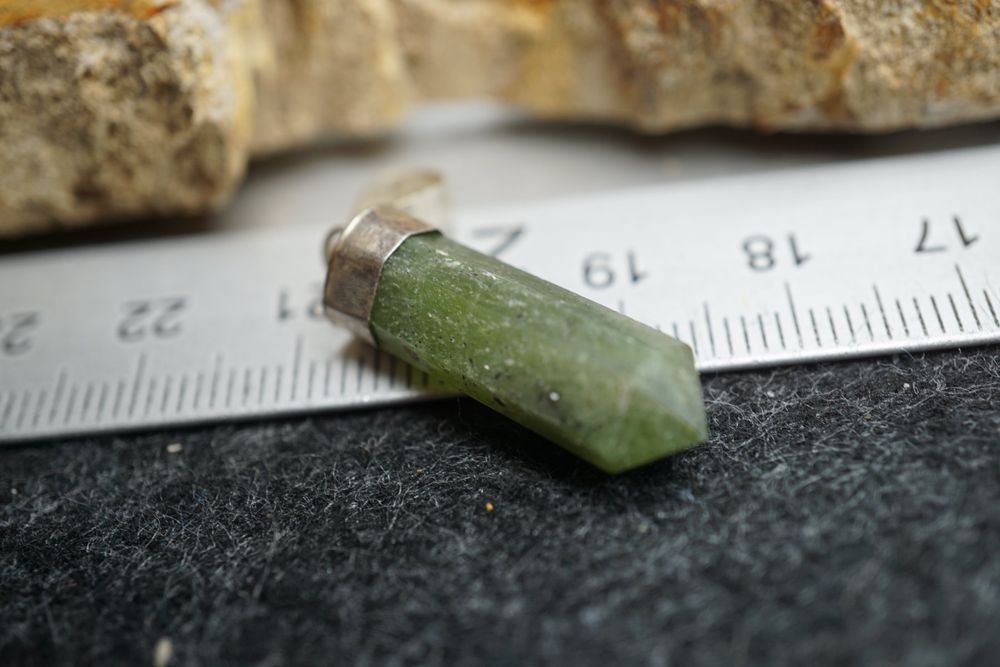 Nephrit Jade mit Silber Spitze Edler Anhänger von TOPSTONE (Neu und ...