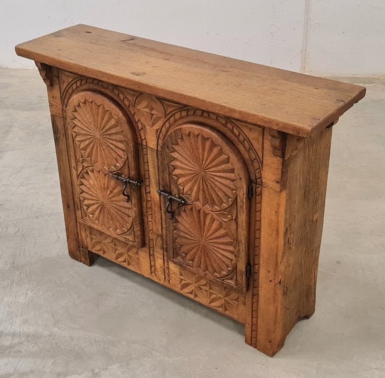Commodes: ❤️ Antike Kommode ❤️ "Gotischer Stil" %SALE% *Felice_Felix* – D'occasion à Staffelbach par Felice_Felix 1