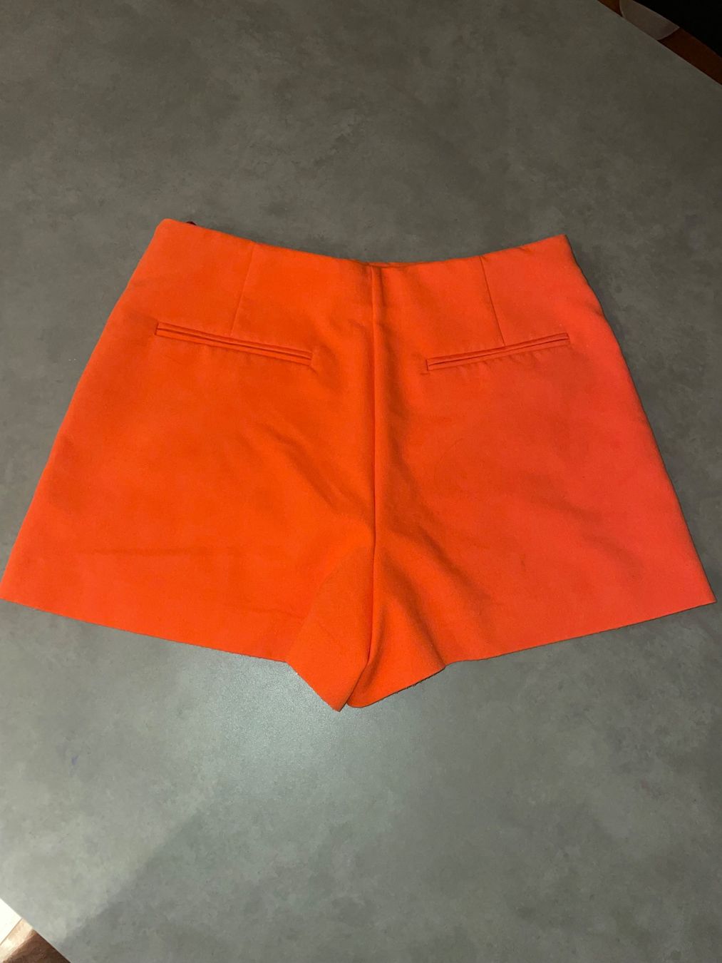 Zara Pantaloni: Shorts – Usato da Fislisbach venduto da arse 1