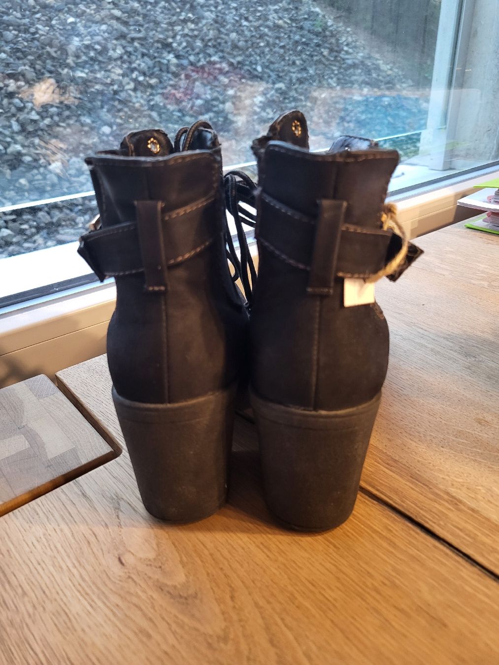 Chaussures femmes: Bottines taille 37 – D'occasion à Ecuvillens par loloall 2