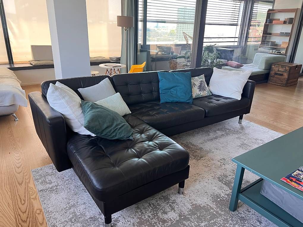 Sofas: Landskrona Ikea Leder Sofa schwarz  – D'occasion à Zürich par cat_9qyy 3