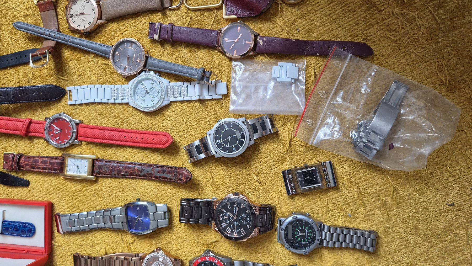 Montres: 39 Uhren aus Nachlass   – D'occasion à Kölliken par Upcycling-by-Mc-TAM 3