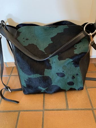 Pasito Handtasche Leder Fell schwarz grün Neuwertig
