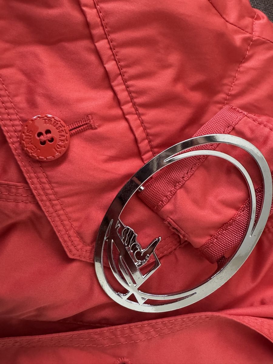 Trussardi Giacche: Original Trussardi Coral Rain Jacket, Size 42 – Nuovo (secondo la descrizione) da Wallisellen venduto da Corinne.- 4
