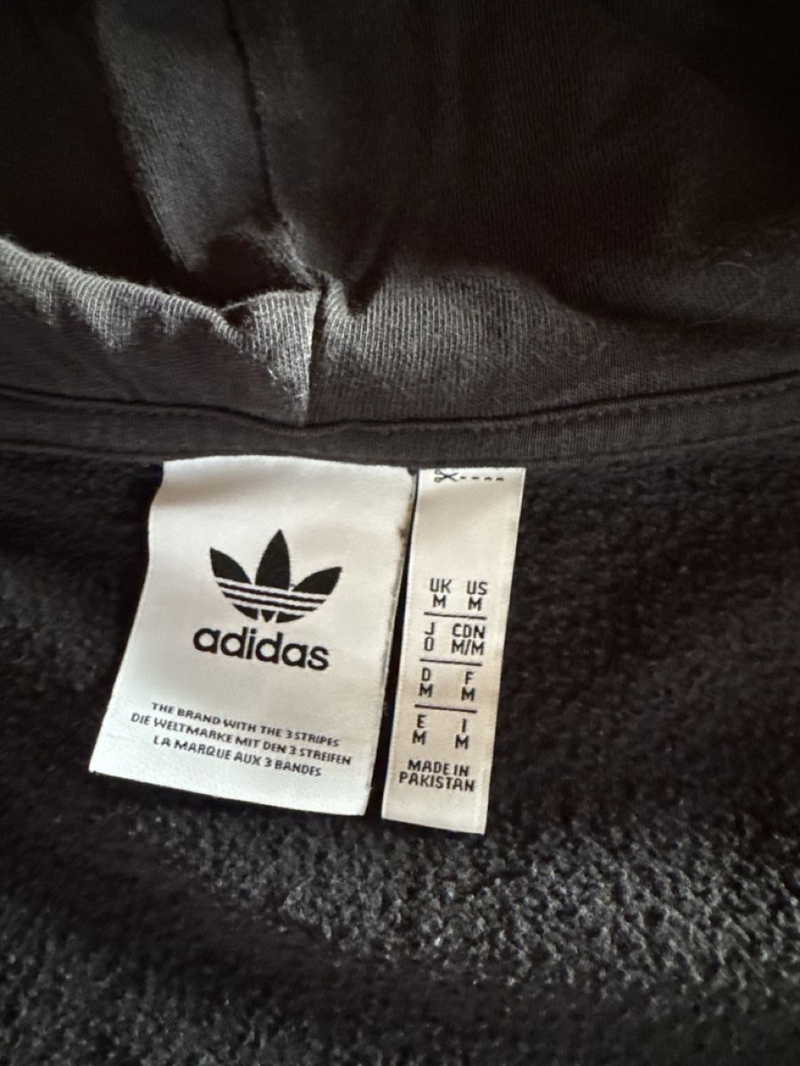 Adidas Costumes, combinaisons de sport et fonctionnelles: Adidas Trainer schwarz Gr.M  – D'occasion à Mauren par ducducturi 5