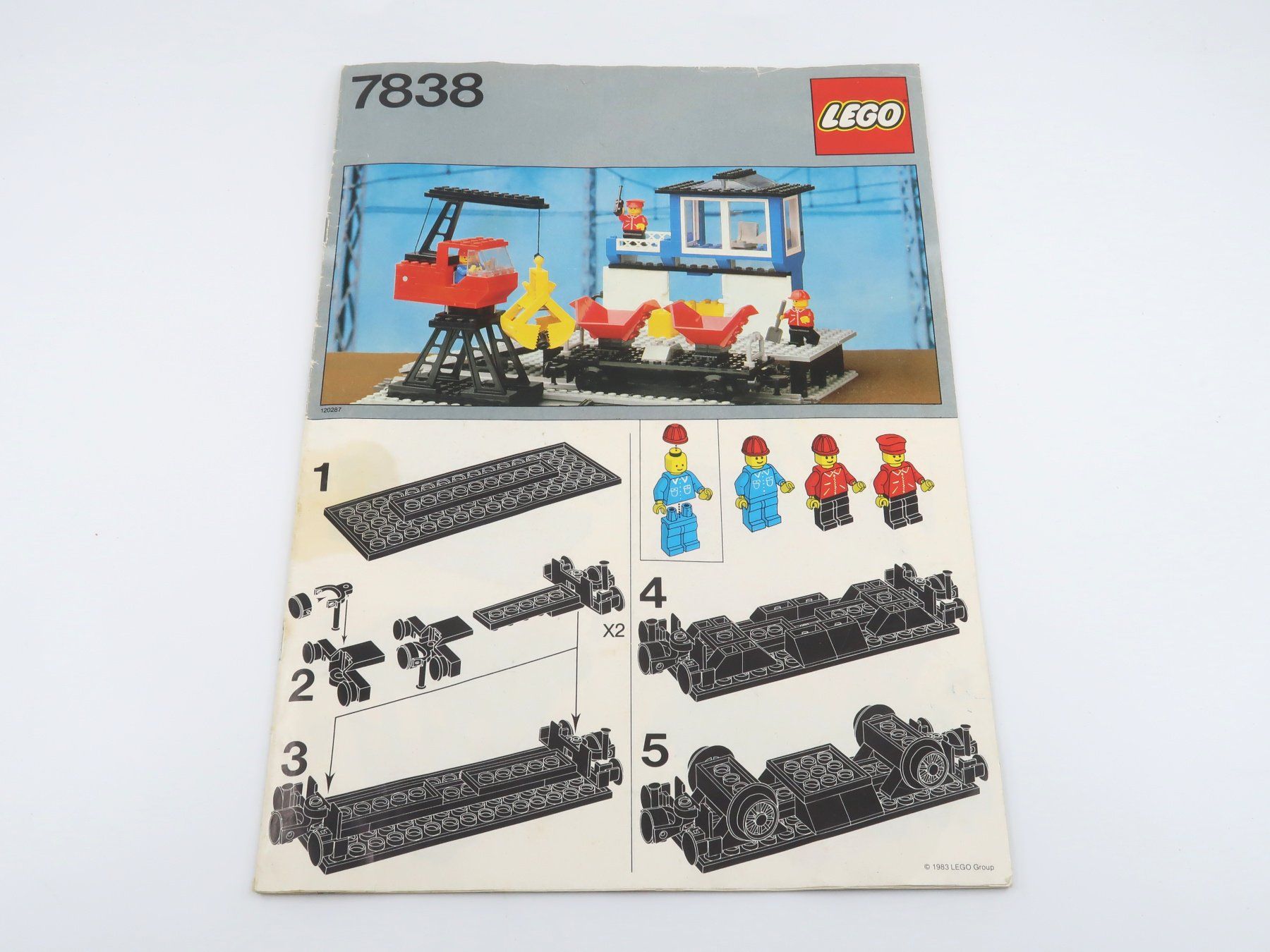 Lego Spielzeuge: Anleitung Lego Train 7838 Freight Loading Depot with Wagon – Gebraucht aus Oberwil b. Büren von nih_qt5f