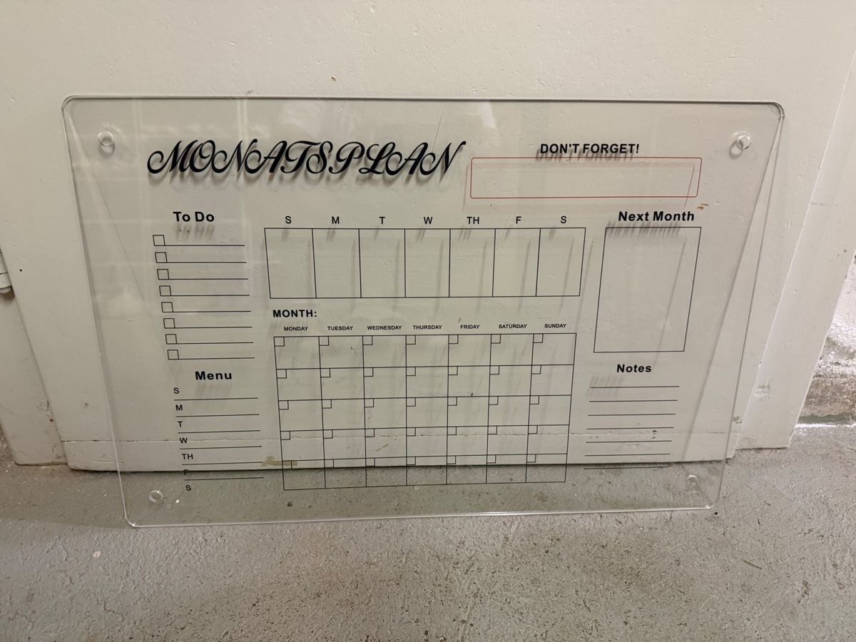 Servierplatten: Monatsplan Plexiglas – Gebraucht aus Muhen von marc1995