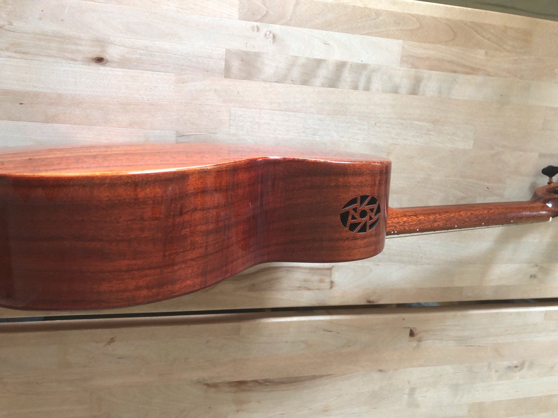 Strumenti musicali: Ukulele Flight Mustang Tenor EQ-A – Usato da Oberengstringen venduto da harburger 4