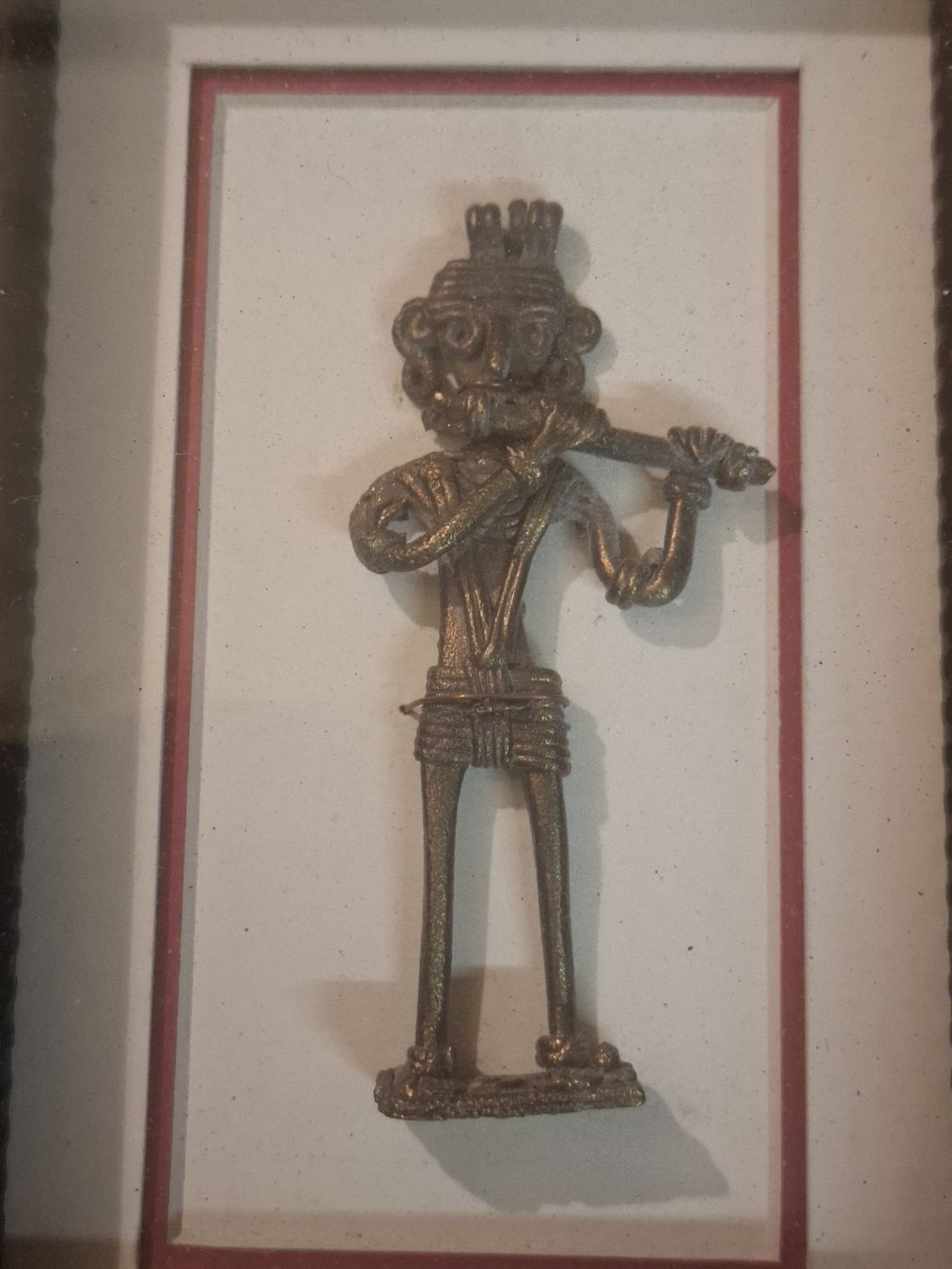 Statuette: DOKRA scultura in piccolo quadro – Usato da Motto Blenio venduto da Vigio