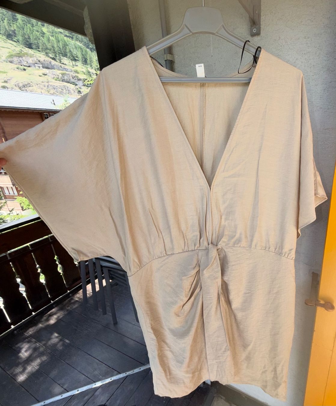 H&M Vestiti: Damen Kleid beige Grösse XL – Usato da Zermatt venduto da cacador 2
