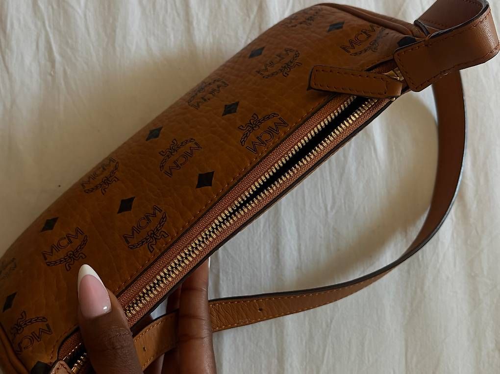 Taschen für Damen: Original MCM Schultertasche / Baguette Bag  – Gebraucht aus Winterthur von hndrxxoxo 2